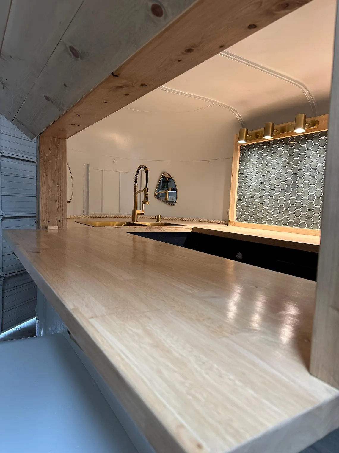 White & Tall 2-Horse Trailer Mobile Bar - Image 7