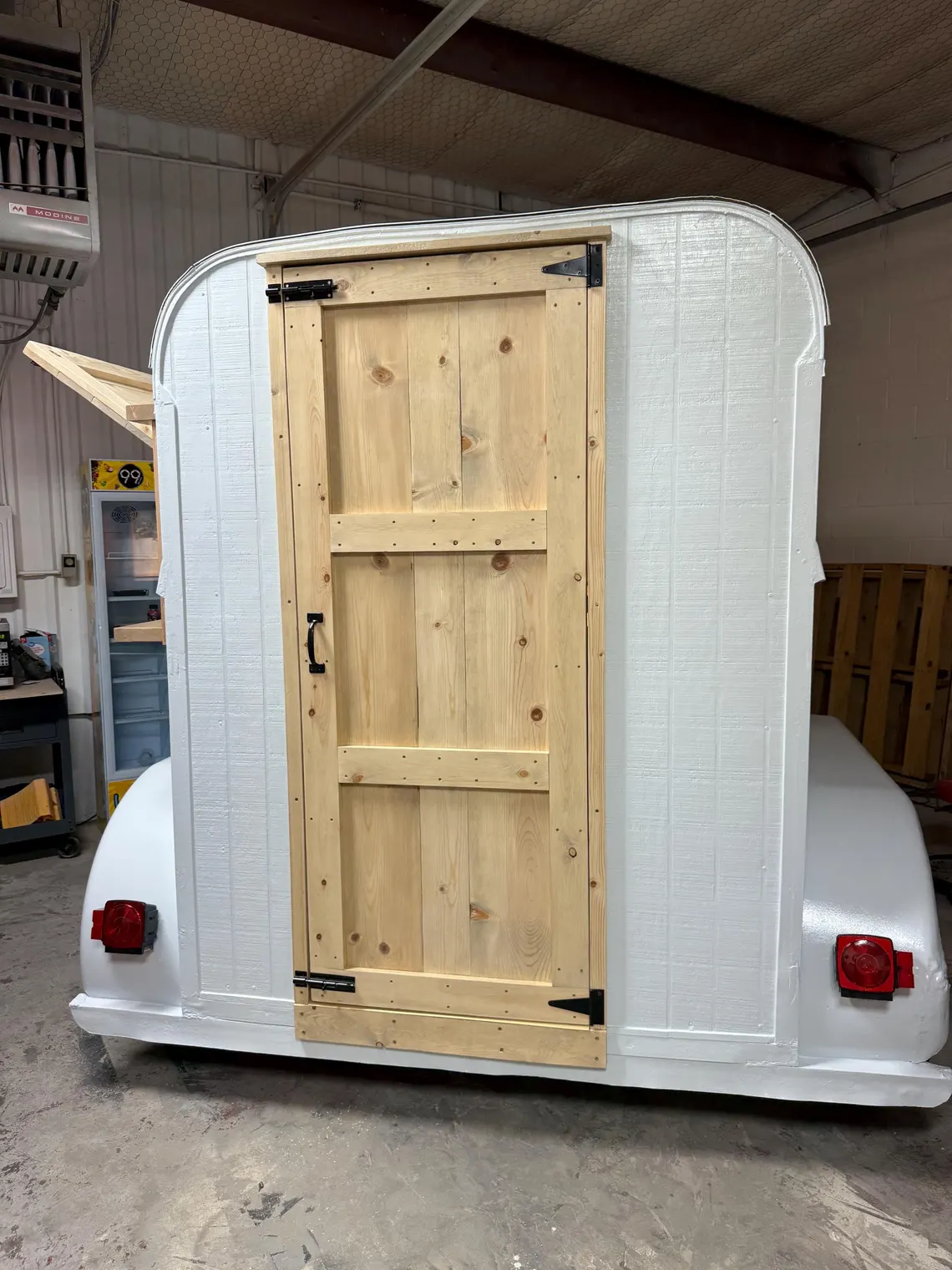 White & Tall 2-Horse Trailer Mobile Bar - Image 2