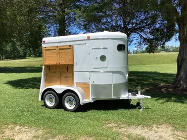 Glossy White w/Wood 2-Horse Trailer - Image 23
