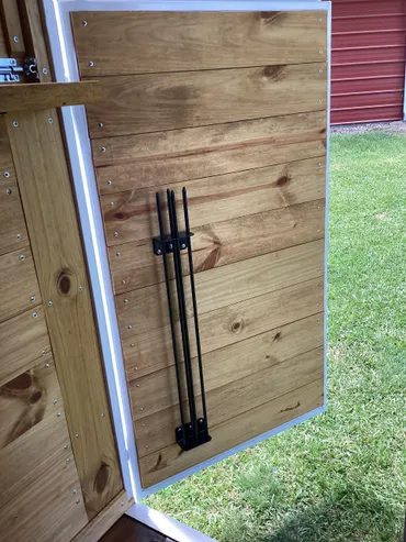 Glossy White w/Wood 2-Horse Trailer - Image 6