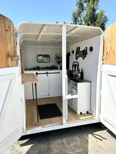 2000 Charming White w/Wood 2-Horse Trailer - Image 8
