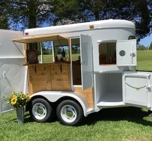 Glossy White w/Wood 2-Horse Trailer