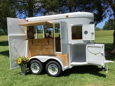 Glossy White w/Wood 2-Horse Trailer
