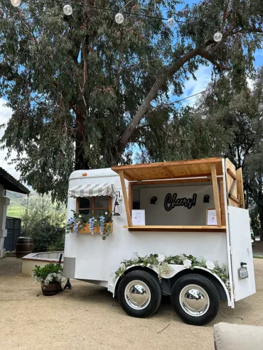 2000 Charming White w/Wood 2-Horse Trailer - Image 7