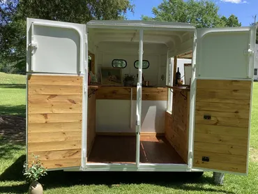 Glossy White w/Wood 2-Horse Trailer - Image 18