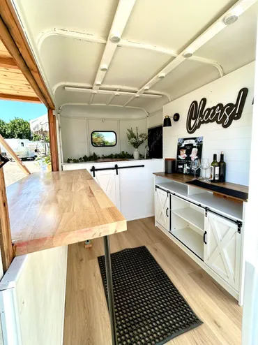 2000 Charming White w/Wood 2-Horse Trailer - Image 6