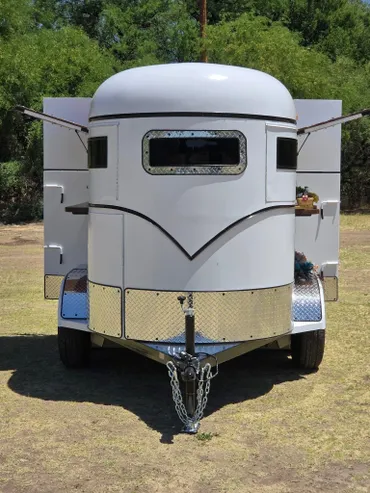 White 2-Horse Trailer Mobile Bar - Image 19