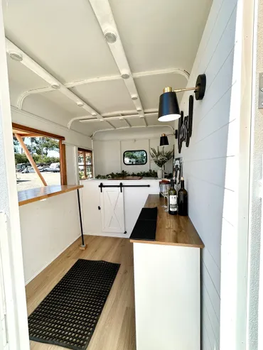 2000 Charming White w/Wood 2-Horse Trailer - Image 5