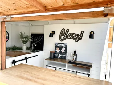 2000 Charming White w/Wood 2-Horse Trailer - Image 3