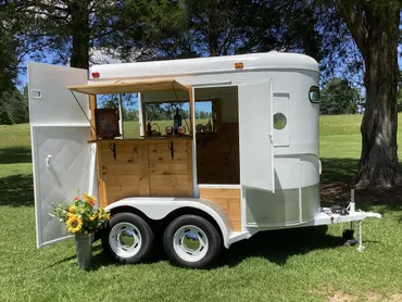 Glossy White w/Wood 2-Horse Trailer - Image 14