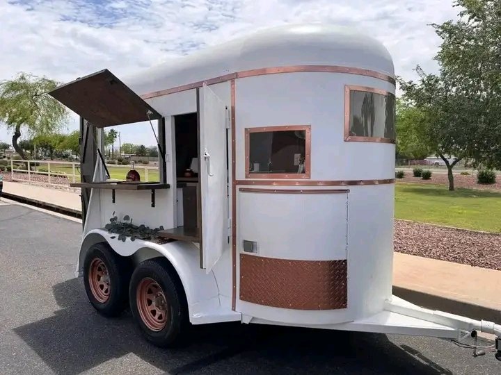 1973 2-stall horse trailer